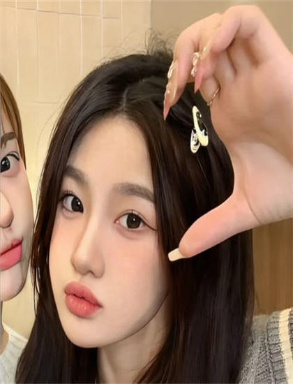 《俄罗斯轮盘》叙事手法哲学解析颠覆性的：时间线安排与视角切换技巧探讨